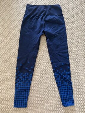 FABLETICS Yoga Athletic Leggings Dark Houndstooth Pattern